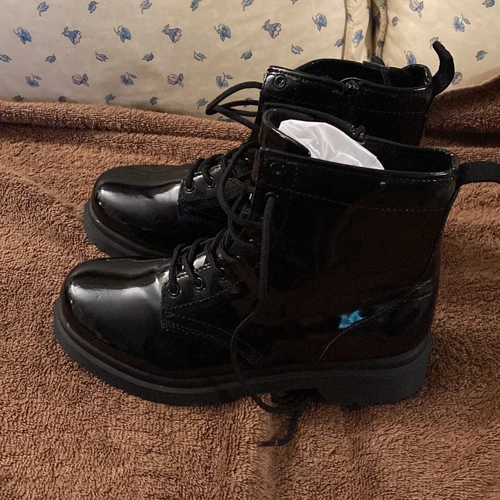 Cherokee Boots - Picture 2 of 5